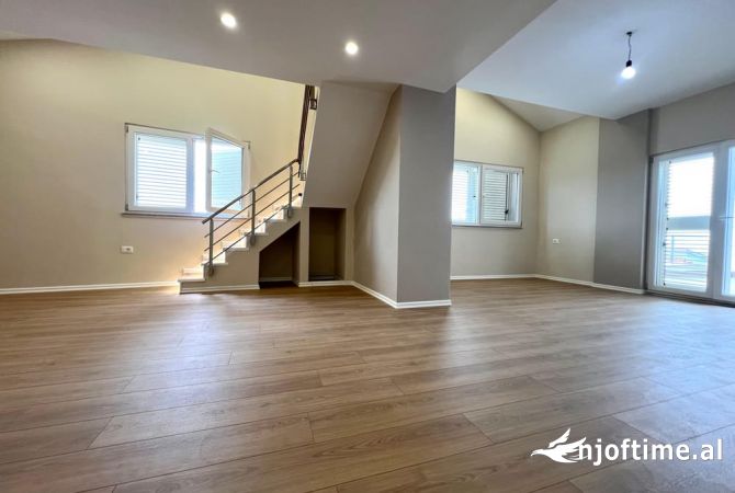 Shtepi ne shitje Duplex(shtepi me 2 kate) ne Tirane, 2+1, Mobilimi Bosh, pa mobiluar, Pagesa 170,000  Euro.