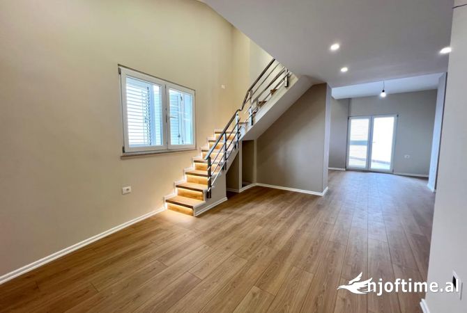 Shtepi ne shitje Duplex(shtepi me 2 kate) ne Tirane, 2+1, Mobilimi Bosh, pa mobiluar, Pagesa 170,000  Euro.