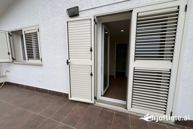 Shtepi ne shitje Duplex(shtepi me 2 kate) ne Tirane, 3+1, Mobilimi Bosh, pa mobiluar, Pagesa 190,000  Euro.