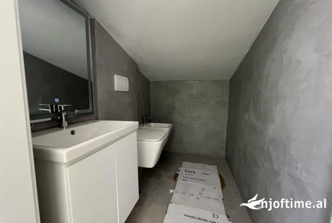 Shtepi ne shitje Duplex(shtepi me 2 kate) ne Tirane, 3+1, Mobilimi Bosh, pa mobiluar, Pagesa 190,000  Euro.