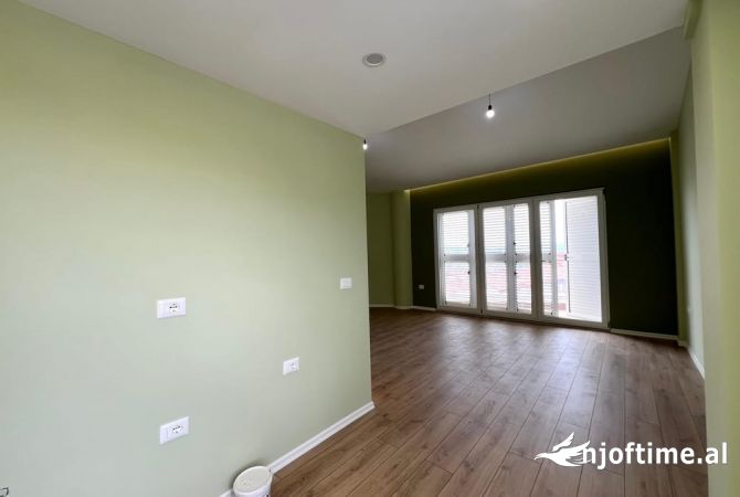 Shtepi ne shitje Duplex(shtepi me 2 kate) ne Tirane, 3+1, Mobilimi Bosh, pa mobiluar, Pagesa 190,000  Euro.