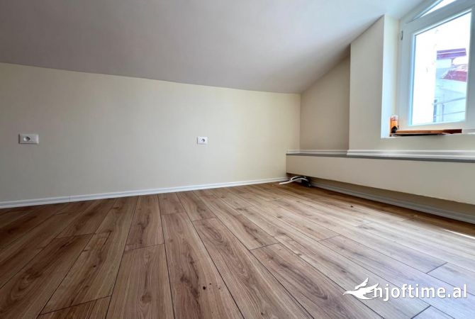 Shtepi ne shitje Duplex(shtepi me 2 kate) ne Tirane, 3+1, Mobilimi Bosh, pa mobiluar, Pagesa 190,000  Euro.