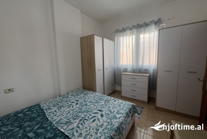 Shtepi me qera Apartament ne Tirane, Garsoniere, Mobilimi E mobiluar, Pagesa 350  Euro.
