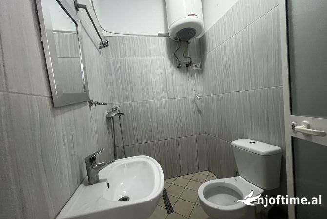 Shtepi me qera Apartament ne Tirane, Garsoniere, Mobilimi E mobiluar, Pagesa 350  Euro.