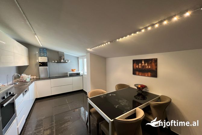 Shtepi me qera Apartament ne Tirane, 2+1, Mobilimi E mobiluar, Pagesa 1,500  Euro.