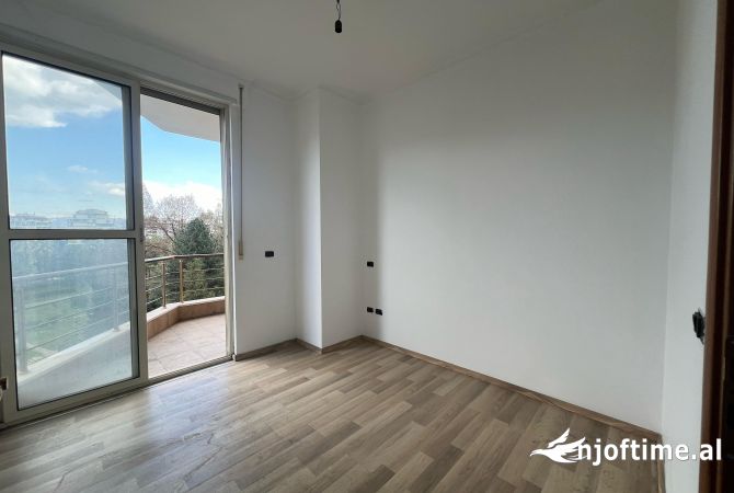 Shtepi ne shitje Apartament ne Tirane, 3+1, Mobilimi Bosh, pa mobiluar, Pagesa 360,000  Euro.