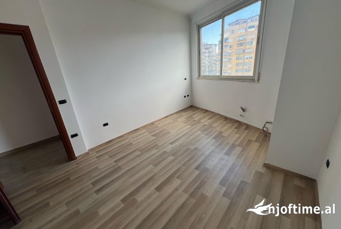 Shtepi ne shitje Apartament ne Tirane, 3+1, Mobilimi Bosh, pa mobiluar, Pagesa 360,000  Euro.