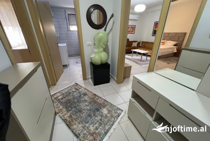 Shtepi me qera Apartament ne Tirane, 1+1, Mobilimi E mobiluar, Pagesa 550  Euro.