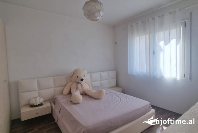 Shtepi ne shitje Apartament ne Tirane, 1+1, Mobilimi E mobiluar, Pagesa 84,000  Euro.