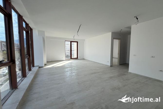 Ambient biznesi me qera 3+1 ne Tirane - 2,800 Euro