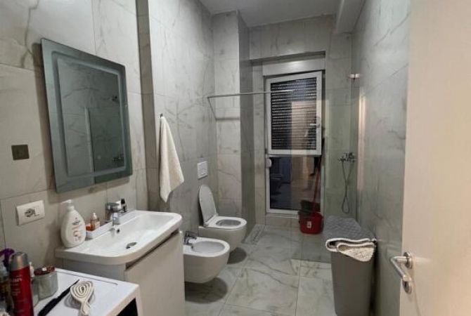 Shtepi me qera Apartament ne Tirane, 2+1, Mobilimi E mobiluar, Pagesa 650  Euro.