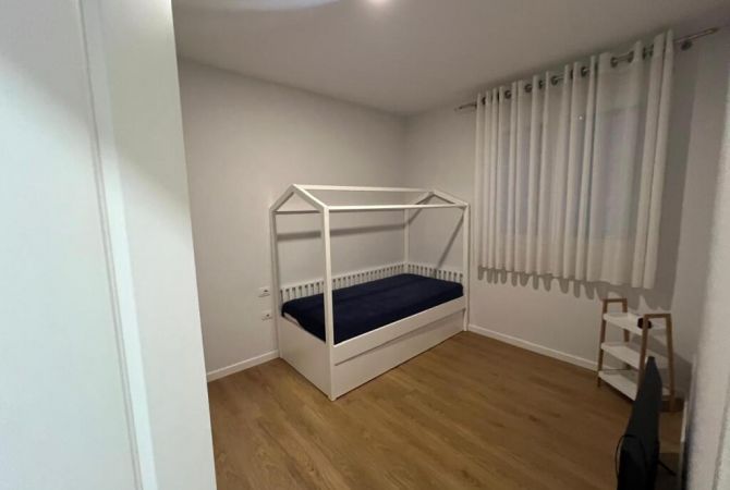 Shtepi me qera Apartament ne Tirane, 2+1, Mobilimi E mobiluar, Pagesa 700  Euro.