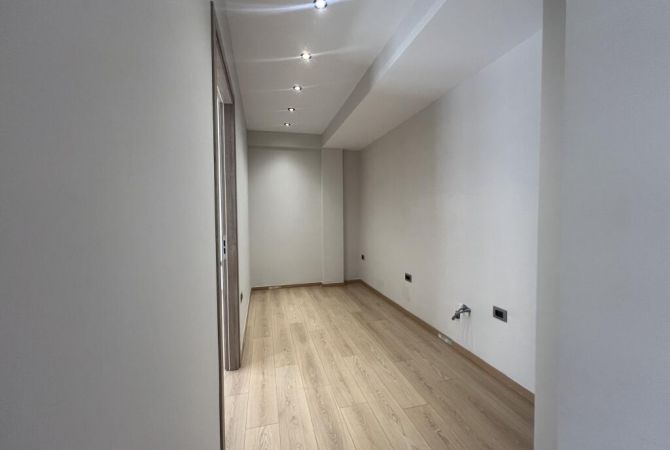 Ambiente Commerciale in Affitto 3+1 a Tirana - 500 Euro