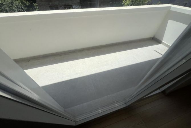 ZYRE ME QERA 55 M2 SHESHI WILSON