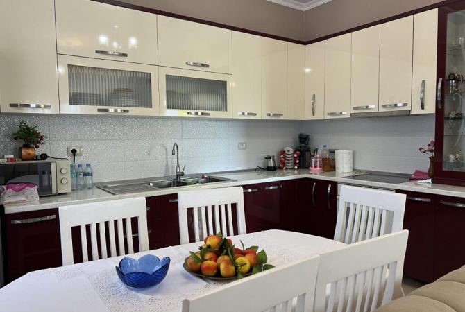 Shtepi ne shitje Apartament ne Tirane, 4+1, Mobilimi E mobiluar, Pagesa 295,000  Euro.