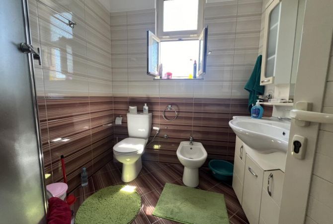 Shtepi ne shitje Apartament ne Tirane, 4+1, Mobilimi E mobiluar, Pagesa 295,000  Euro.