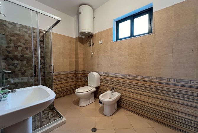 Shtepi ne shitje Shtepi Private ne Tirane, 3+1, Mobilimi E mobiluar, Pagesa 320,000  Euro.