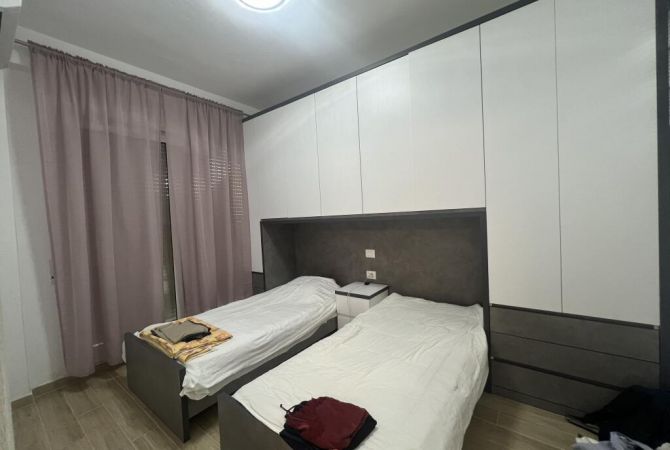 Shtepi ne shitje Apartament ne Durres, 2+1, Mobilimi E mobiluar, Pagesa 225,000  Euro.