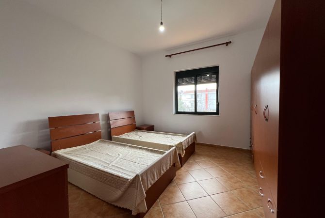 Shtepi me qera Shtepi Private ne Tirane, 3+1, Mobilimi E mobiluar, Pagesa 800  Euro.