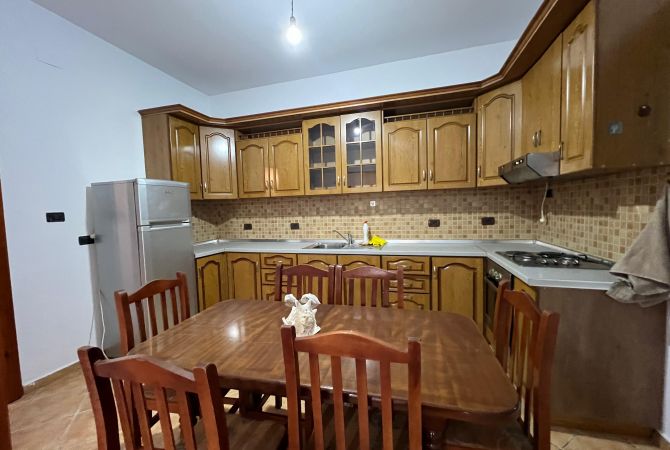 Shtepi me qera Shtepi Private ne Tirane, 3+1, Mobilimi E mobiluar, Pagesa 800  Euro.