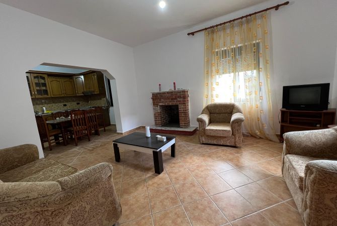 Shtepi me qera Shtepi Private ne Tirane, 3+1, Mobilimi E mobiluar, Pagesa 800  Euro.