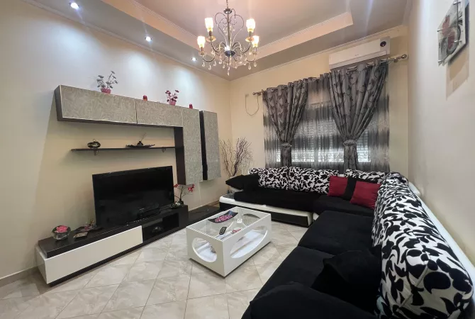 Shtepi me qera 2+1 ne Tirane - 400 Euro