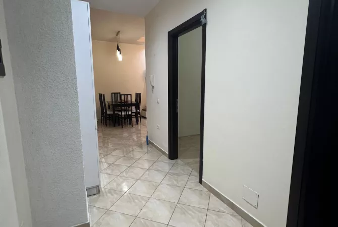 Shtepi me qera Apartament ne Tirane, 2+1, Mobilimi E mobiluar, Pagesa 400  Euro.