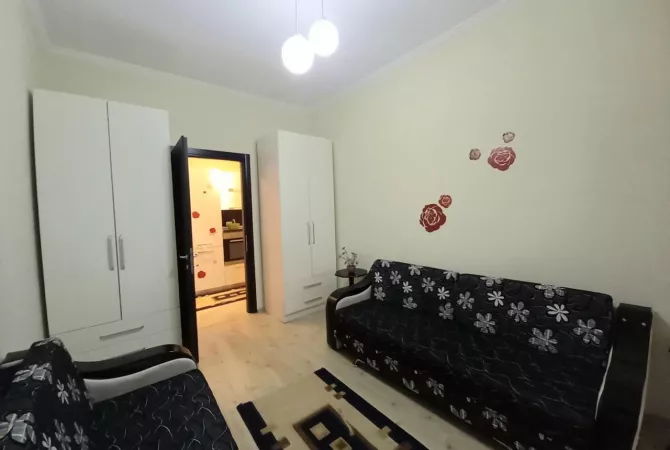 Shtepi me qera Apartament ne Tirane, 2+1, Mobilimi E mobiluar, Pagesa 400  Euro.