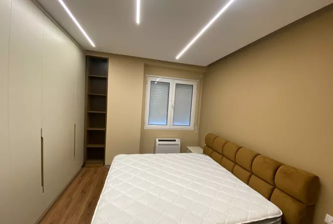 Shtepi me qera Apartament ne Tirane, 2+1, Mobilimi E mobiluar, Pagesa 50,000  Leke.