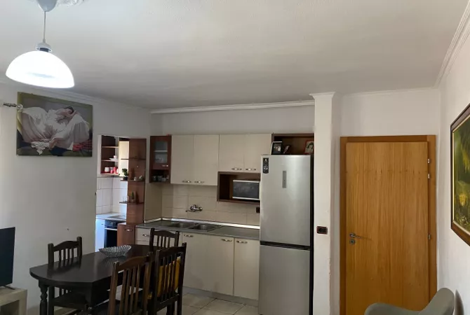 Shtepi ne shitje Apartament ne Tirane, 1+1, Mobilimi E mobiluar, Pagesa 82,000  Euro.