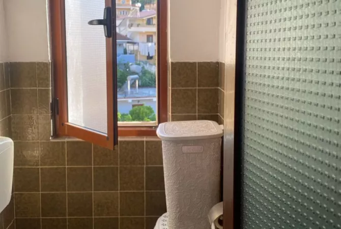 Shtepi ne shitje Apartament ne Tirane, 1+1, Mobilimi E mobiluar, Pagesa 82,000  Euro.