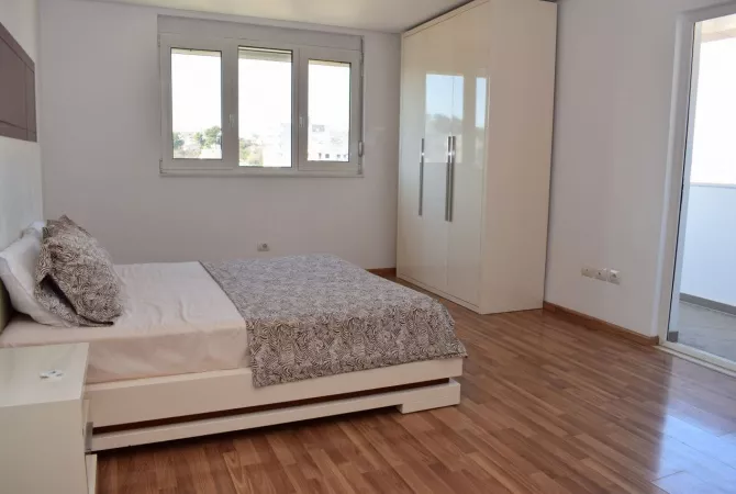 Shtepi ne shitje Apartament ne Durres, 2+1, Mobilimi E mobiluar, Pagesa 215,000  Euro.