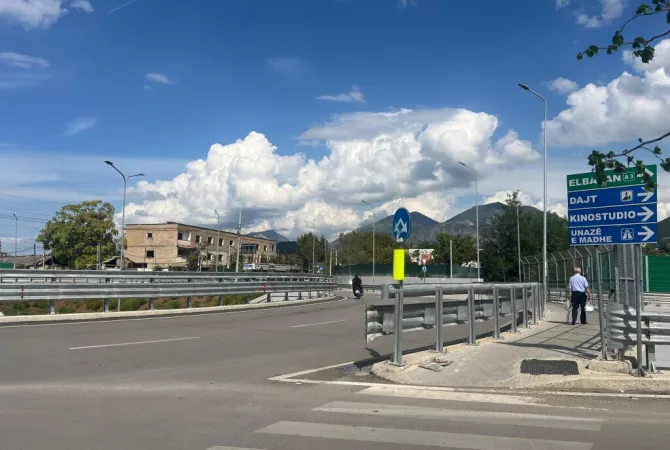 QERA KAPANON 650 m2 ME AKSES NE RRUGEN MYSLYM KETA DHE UNAZEN E VERIUT