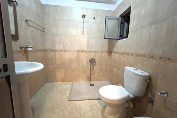 Shtepi ne shitje Apartament ne Tirane, 2+1, Mobilimi Pjeserisht e mobiluar, Pagesa 158,000  Euro.