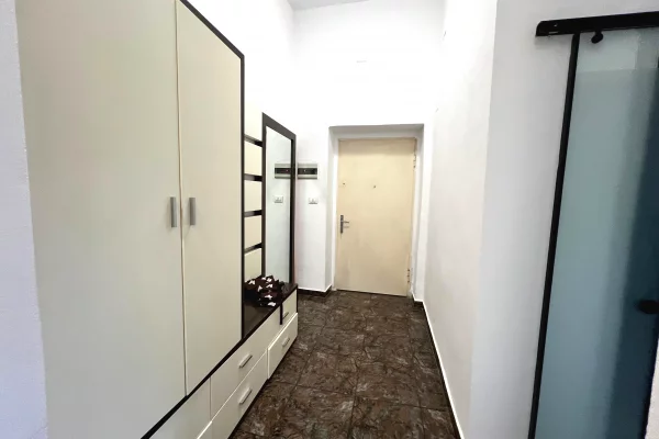 Shtepi me qera Apartament ne Tirane, 2+1, Mobilimi E mobiluar, Pagesa 650  Euro.