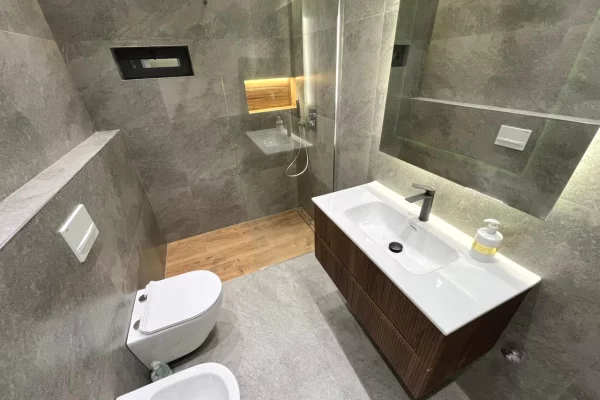 Shtepi ne shitje Apartament ne Tirane, 2+1, Mobilimi E mobiluar, Pagesa 310,000  Euro.