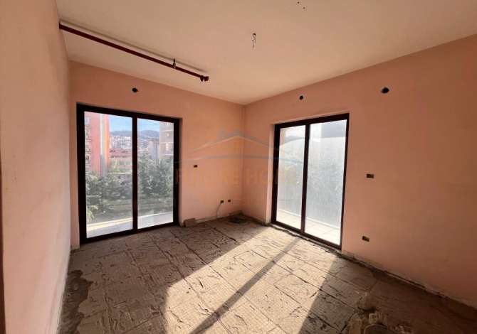 Qira, Godine Biznesi, Selite