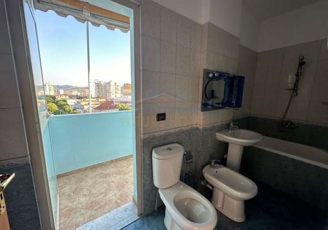 Shtepi ne shitje Apartament ne Elbasan, 2+1, Mobilimi E mobiluar, Pagesa 110,000  Euro.