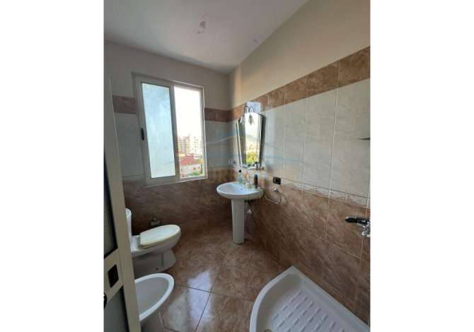 Shtepi ne shitje Apartament ne Elbasan, 2+1, Mobilimi E mobiluar, Pagesa 110,000  Euro.