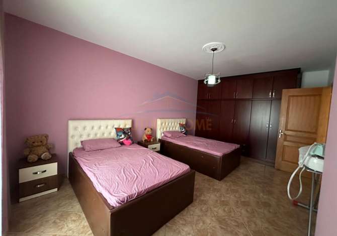 Shtepi ne shitje Apartament ne Elbasan, 2+1, Mobilimi E mobiluar, Pagesa 110,000  Euro.