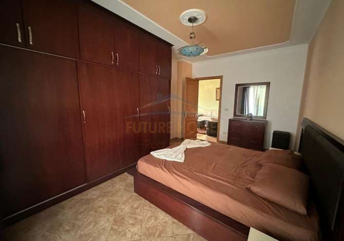 Shtepi ne shitje Apartament ne Elbasan, 2+1, Mobilimi E mobiluar, Pagesa 110,000  Euro.