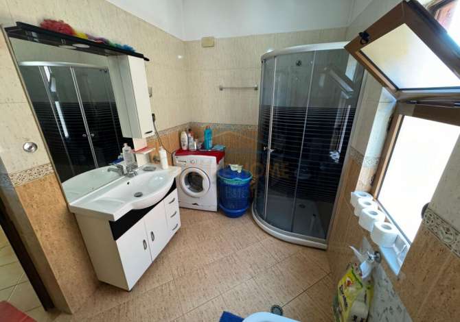 Shtepi ne shitje Vila Luksoze ne Tirane, 7+1, Mobilimi Pjeserisht e mobiluar, Pagesa 400,000  Euro.