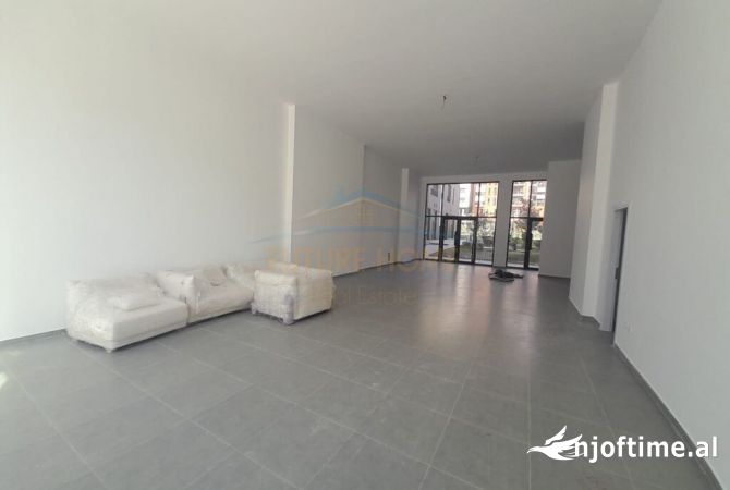 Qira, Ambient Open Space, Rezidenca Zirkon, Tirane