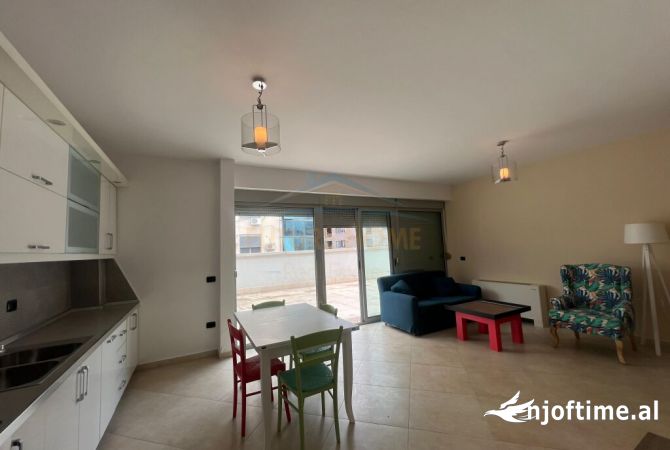 Shtepi me qera 2+1 ne Tirane - 1,450 Euro