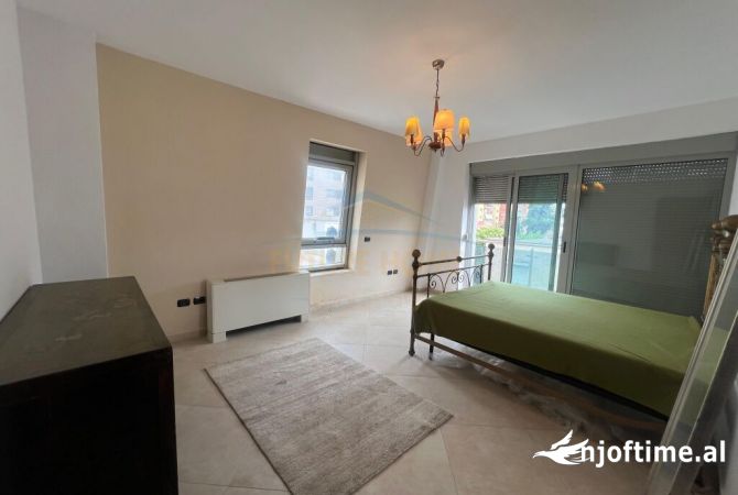 Shtepi me qera Apartament ne Tirane, 2+1, Mobilimi E mobiluar, Pagesa 1,450  Euro.