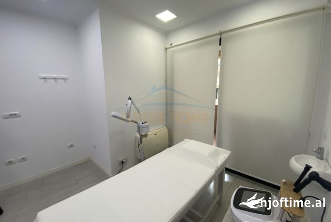 Biznes ne shitje, Qender Estetike, Blloku, Tirane.