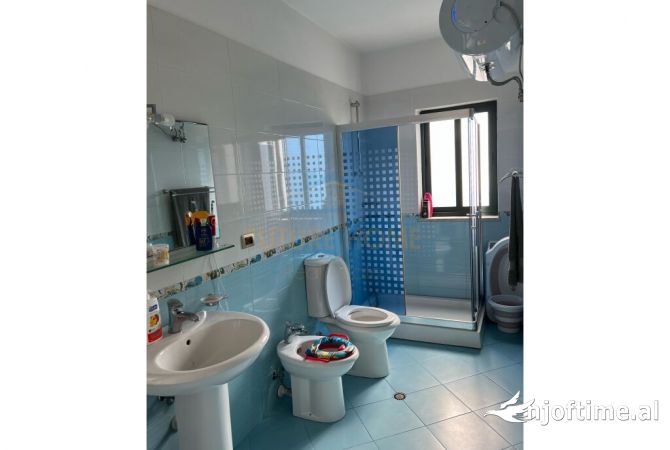 Shtepi me qera Vila Luksoze ne Tirane, 6+1, Mobilimi E mobiluar, Pagesa 3,000  Euro.