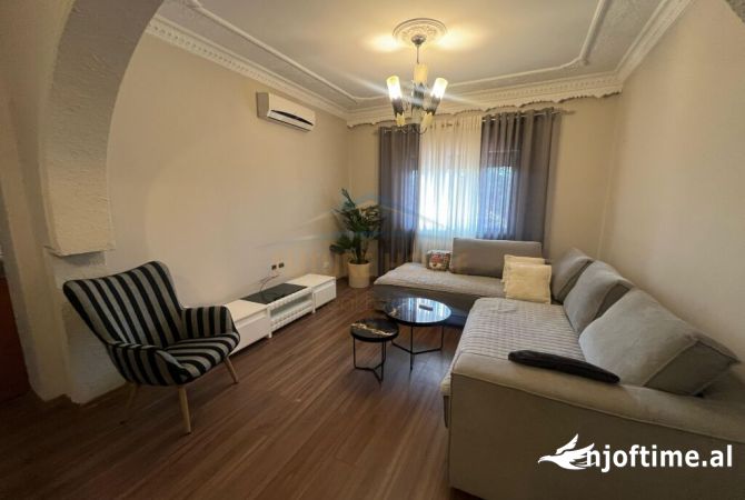 Shtepi me qera 7+1 ne Tirane - 5,000 Euro