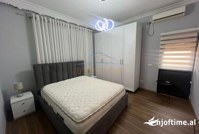 Shtepi me qera Vila Luksoze ne Tirane, 7+1, Mobilimi E mobiluar, Pagesa 4,500  Euro.