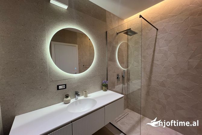 Shtepi me qera Apartament ne Tirane, 2+1, Mobilimi E mobiluar, Pagesa 900  Euro.